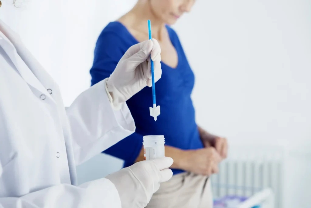 can ovarian cysts cause abnormal pap smears